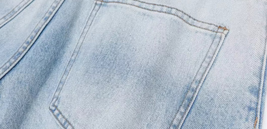 Jeans Azul Desteñido con Detalles Blancos Estilo Americano para Hombre - Image 8