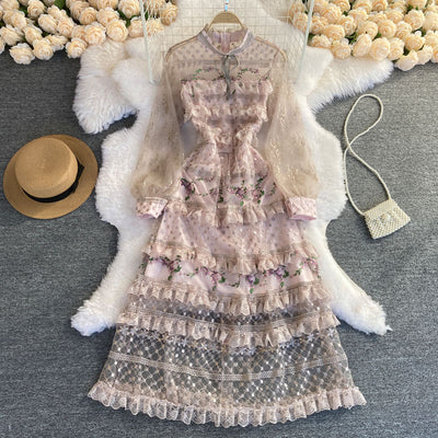 Vestido de Encaje Bordado Elegante con Detalles de Costura