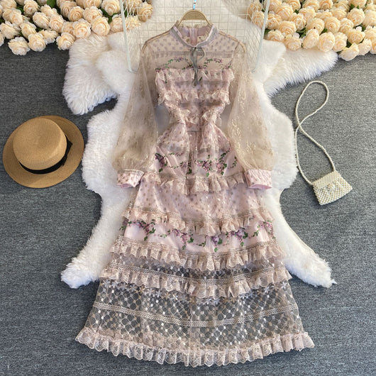Vestido de Encaje Bordado Elegante con Detalles de Costura