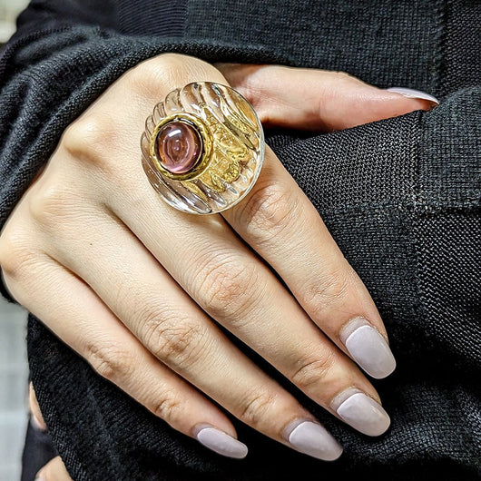 Anillo de Acrílico con Contraste de Colores para Mujer