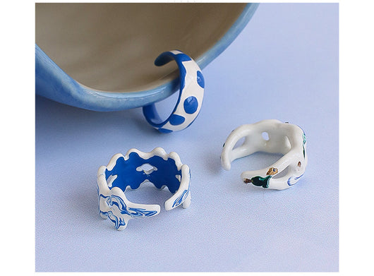 Anillo Artesanal Efecto Goteo en Azul y Blanco para Mujer - Image 9
