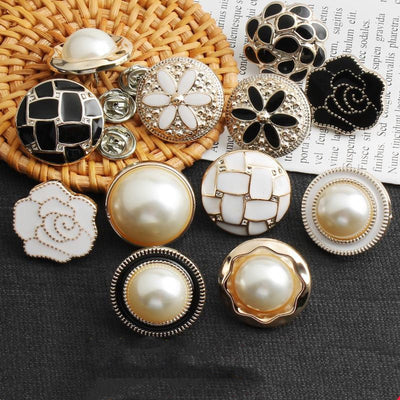 Broche Decorativo para Ajustar Ropa - Image 3