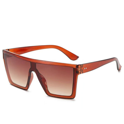 Fashion one-piece large rim sunglasses with a transparent champagne frame and brown gradient lenses. - Image 15
