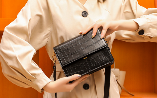 Bolso Mensajero de Cuero Texturizado con Diseño Moderno - Image 7