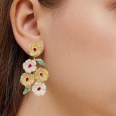 Aretes Floreales de Circonita - Elegancia Botánica para Cada Ocasión