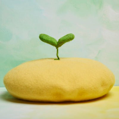 Boina Artesanal de Fieltro de Lana con Brote Verde - Diseño Versátil - Image 5