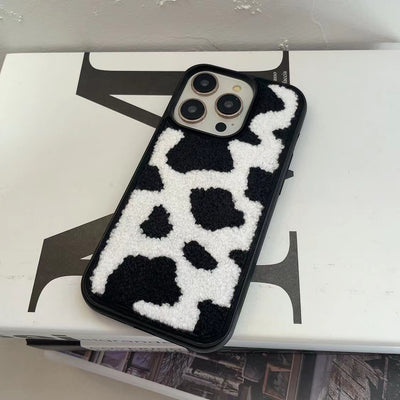 Funda iPhone Floral Invierno Coreana Bordada de Felpa Suave - Image 13