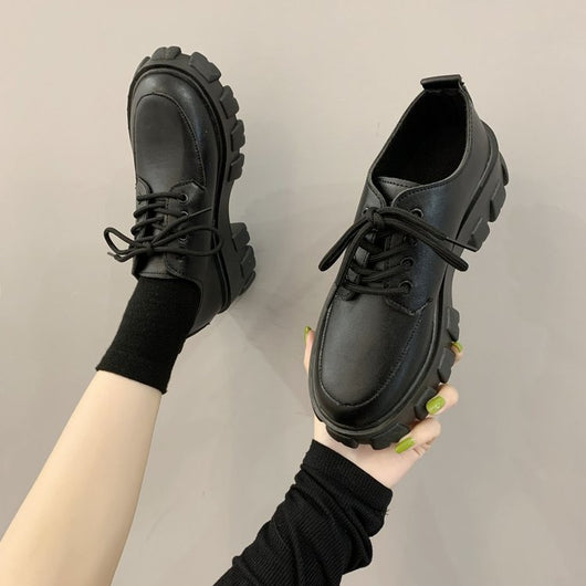 Zapatos Plataforma Estilo Universitario en Cuero Negro - Image 6