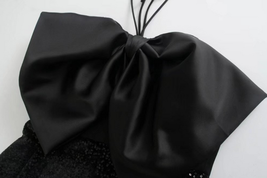 Jumpsuit Corto con Lentejuelas y Lazo Elegante - Image 8
