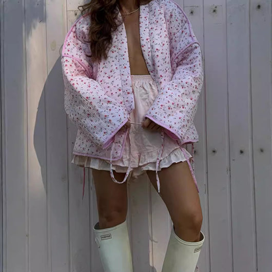 Abrigo Acolchado Floral Romántico con Cuello V y Mangas Acampanadas