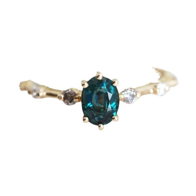 Anillo Dorado con Incrustación de Esmeralda - Image 5