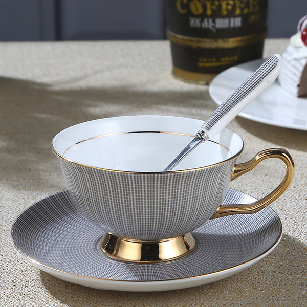Juego de Tazas de Café en Porcelana Fina con Detalles Dorados