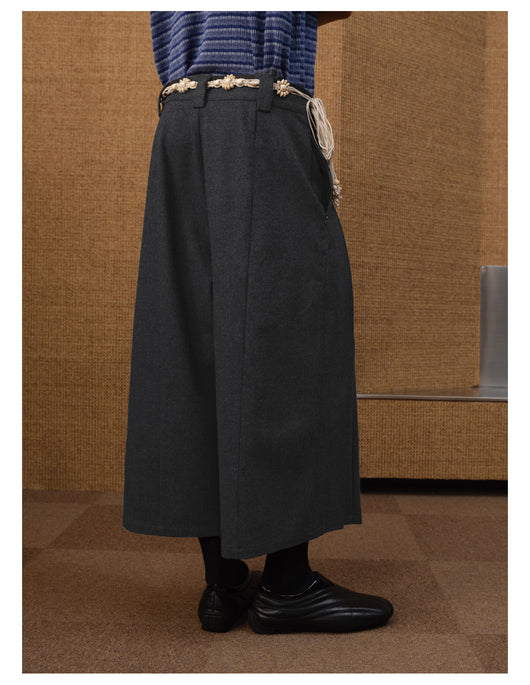 Pantalones Plisados Grises con Detalle Floral - Largo Siete Cuartos - Image 3