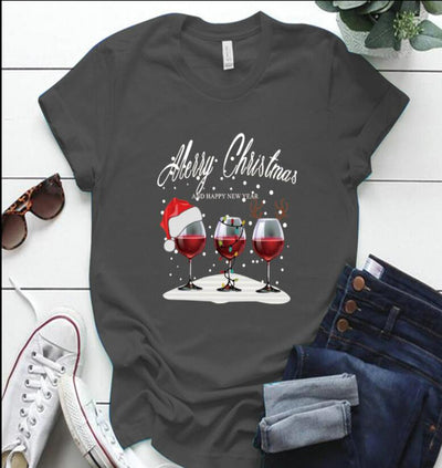 Playera Navideña con Estampa de Copa de Vino Creativa - Image 7