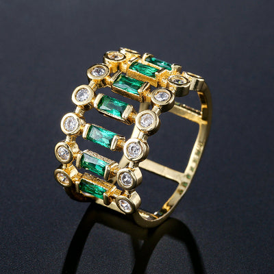 Anillo Hueco Dorado con Esmeralda - Montura Ajustable - Image 3