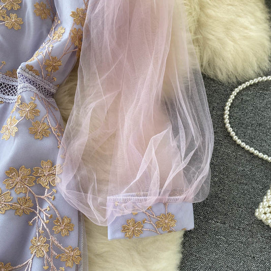 Vestido Elegante con Mangas Linterna de Malla y Bordado Calado - Image 2