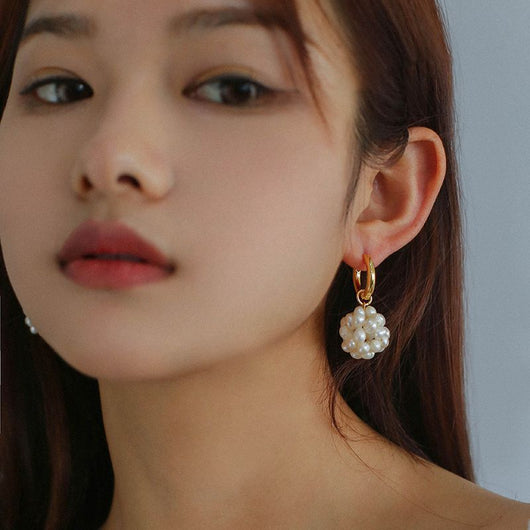 Aretes Esféricos de Perlas Tejidas a Mano para Mujer - Image 4