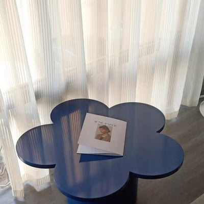 Mesa Minimalista Klein Blue con Flor - Diseño Moderno para tu Hogar - Image 4