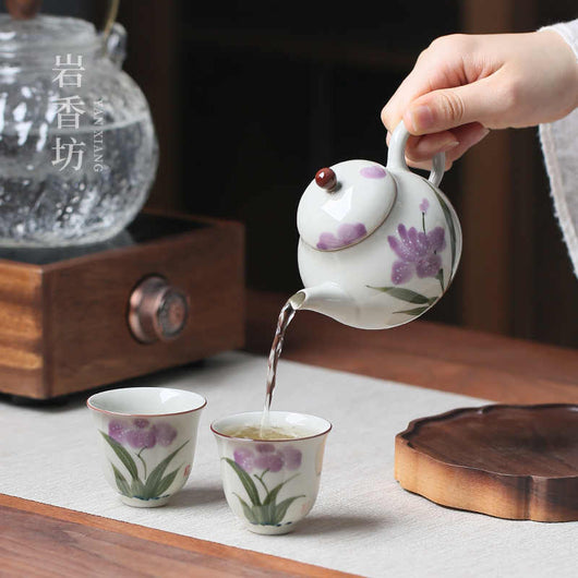 Tetera de Porcelana Pintada a Mano con Decoración Bajo Esmalte - Image 12