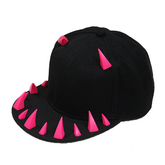 Gorra Hip Hop Punk con Visera Plana y Cuernos Metálicos