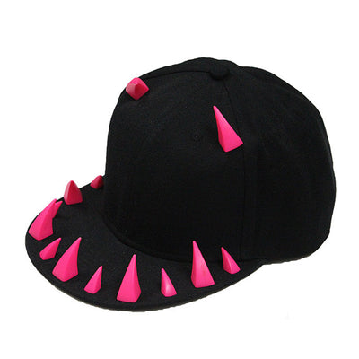 Gorra Hip Hop Punk con Visera Plana y Cuernos Metálicos