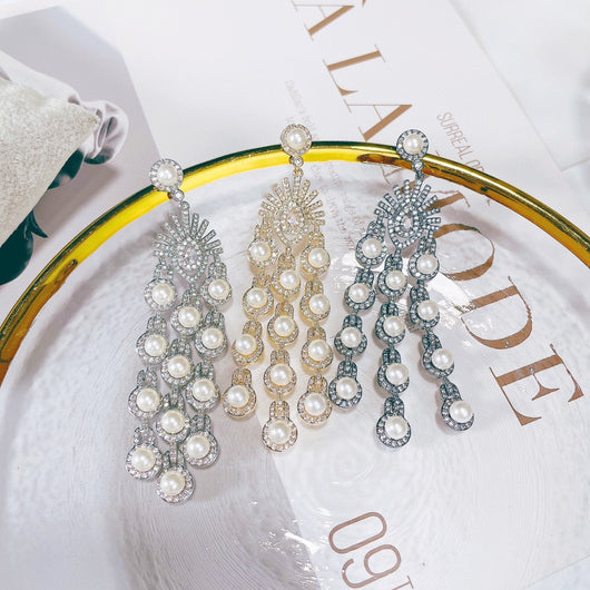 Aretes Colgantes de Circón con Detalle de Flecos Perlados - Image 12