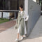 Abrigo Trench Coat Midi con Detalles Contrastantes