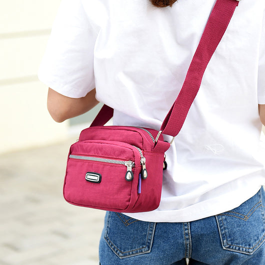 Bolsa Mensajero Cuadrada Pequeña de Nylon - Multicompartimentos Versátil