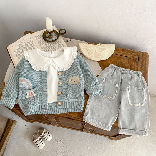 Cardigan Infantil de Algodón con Patrón Arcoíris Bordado y Bolsillos Dobles - Image 3