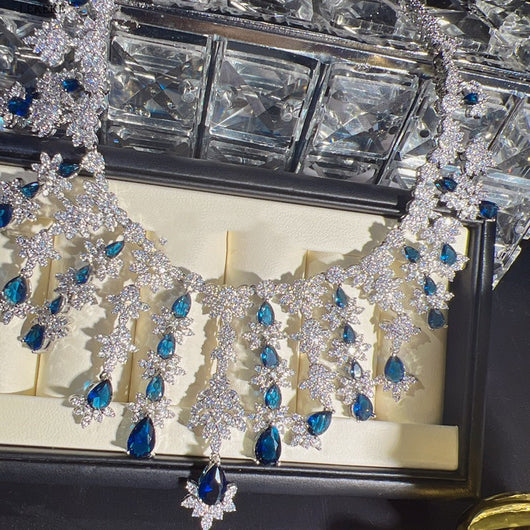Conjunto de Joyería Elegante con Circonitas y Borlas - Collar, Aretes y Pulsera - Image 2