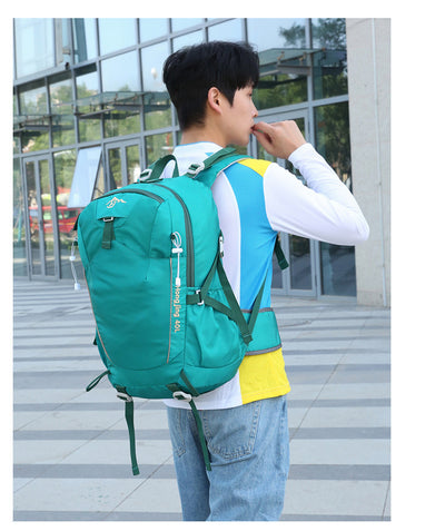 Mochila de Senderismo Impermeable para Hombre con Capacidad Deportiva - Image 24