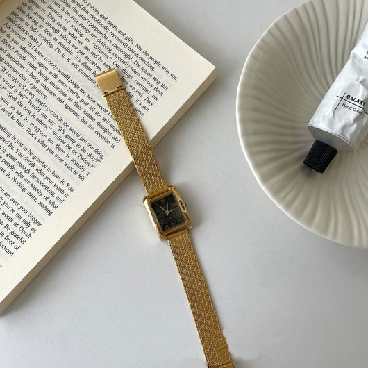 Reloj Cuadrado Retro Dorado para Mujer con Correa de Trigo - Image 3