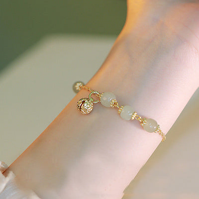 Pulsera de Jade Hetian Natural con Diseño Étnico Tradicional - Image 3