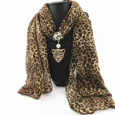 Collar Pañuelo de Chifón con Dije de Aleación Estampado - Image 16