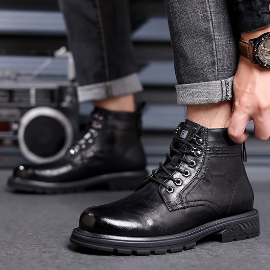 Botas de Trabajo Estilo Británico en Cuero - Calzado Profesional Versátil - Image 3