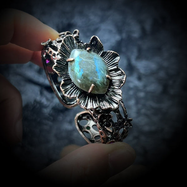 Pulsera Ajustable de Bronce Vintage con Portaflores para Mujer