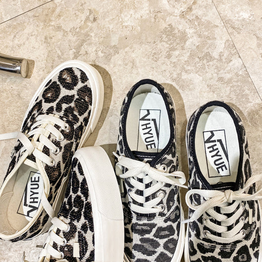 Tenis Casuales con Estampado de Leopardo Coreano en Negro y Blanco - Image 6