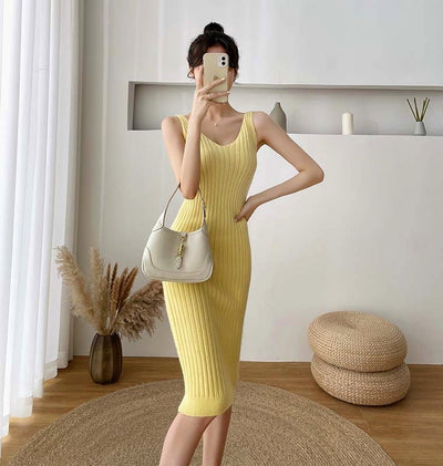 Vestido Dos Piezas con Falda de Tirantes y Suéter Diosa Rejuvenecedor