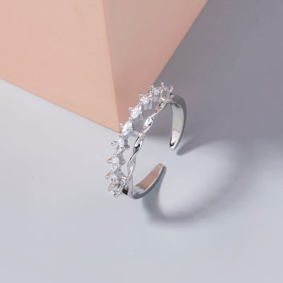 Anillo de Latón con Zirconia en Forma de Gota de Agua