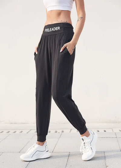 Pantalones deportivos con cintura ajustable y lettering - Image 12