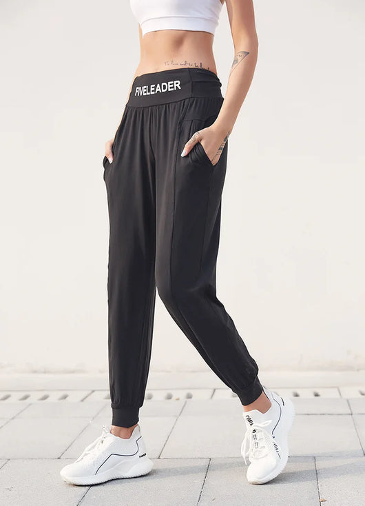 Pantalones deportivos con cintura ajustable y lettering - Image 12