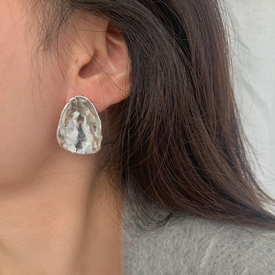 Aretes Asimétricos con Diseño Facial Irregular - Image 6