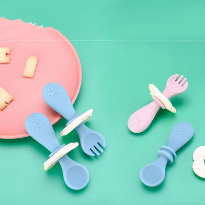 Cubiertos Infantiles de Silicona con Mango Corto - Juego de Cuchara y Tenedor Seguro - Image 12