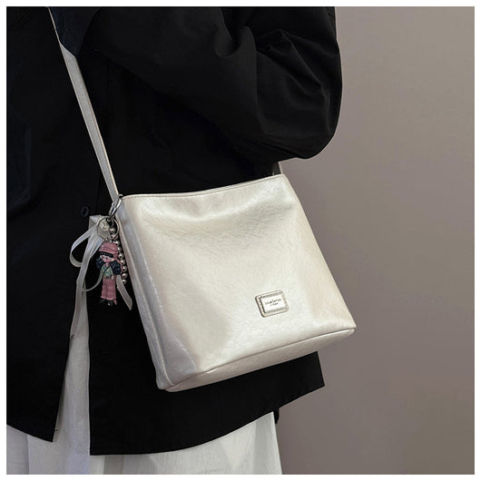 Bolso Bandolera Bucket con Diseño Exclusivo para Mujer - Image 14