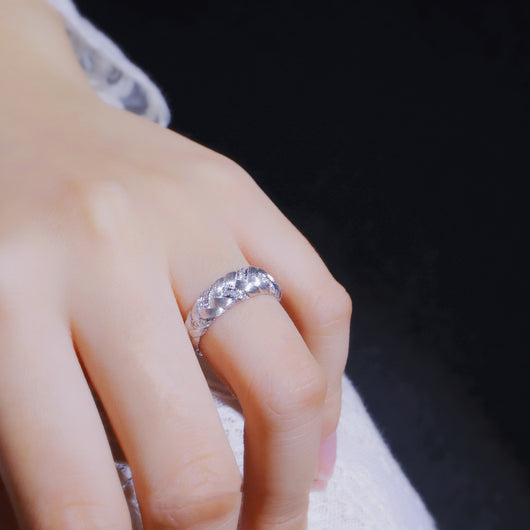 Anillo de Diamante Cepillado Minimalista para Mujer - Image 11