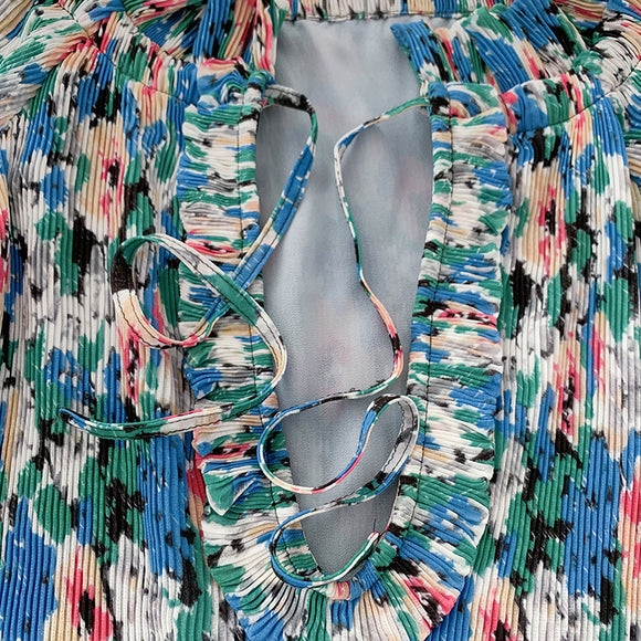 Blusa Georgette Estampada com Mangas Três Quartos e Detalhes em Chiffon