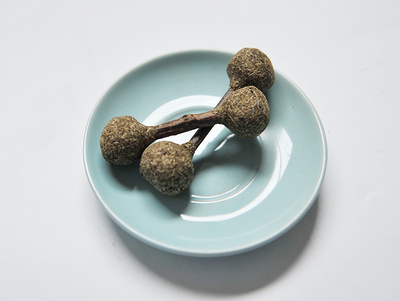 Three dumbbell-shaped catnip and silvervine chew toys with natural wood sticks on a light blue plate. - Image 8