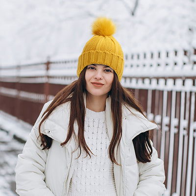 Gorro Tejido de Invierno con Pompón de Pelaje Sintético para Mujer - Image 3