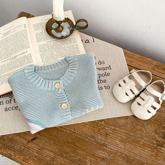 Cardigan Infantil de Algodón con Patrón Arcoíris Bordado y Bolsillos Dobles - Image 15