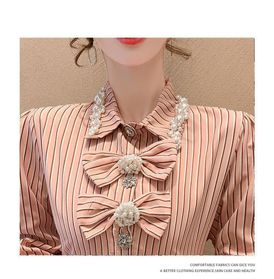 Blusa Retro con Flores 3D y Moño de Strass - Image 14